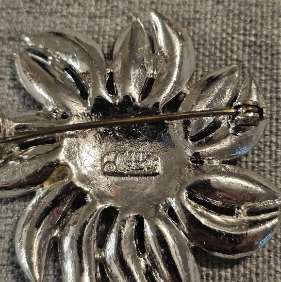 Vintage Celebrity Silver and Purple Floral sparkling gems signed Brooch luxury - Picture 4 of 5